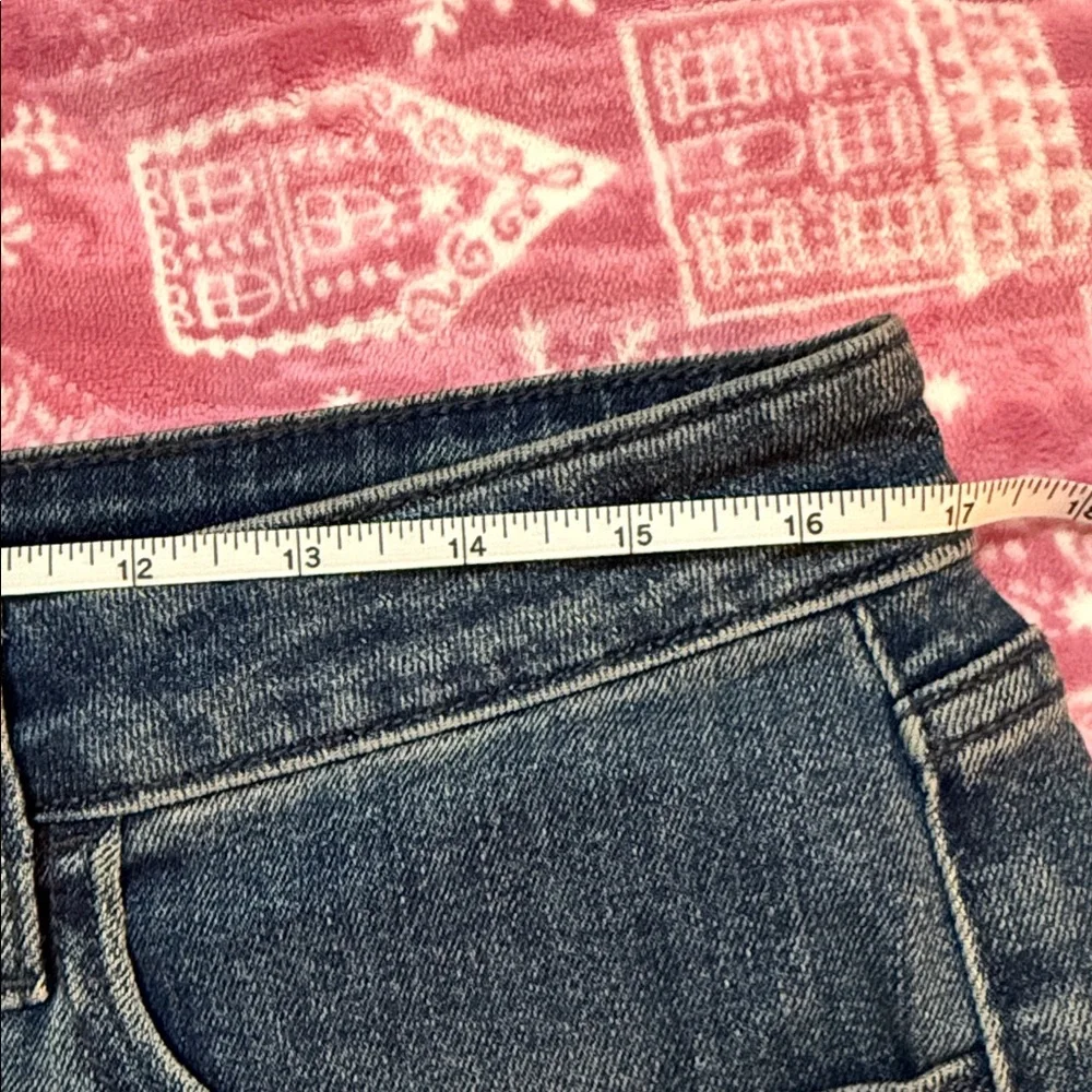 OLD NAVY | High-Rise Wow Jean Short size 12 - Picture 4 of 6
